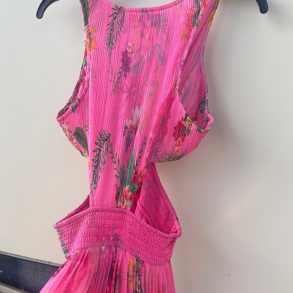 Rococo Sand Vibrant Pink Floral Backless Dress - Picture 5 of 12